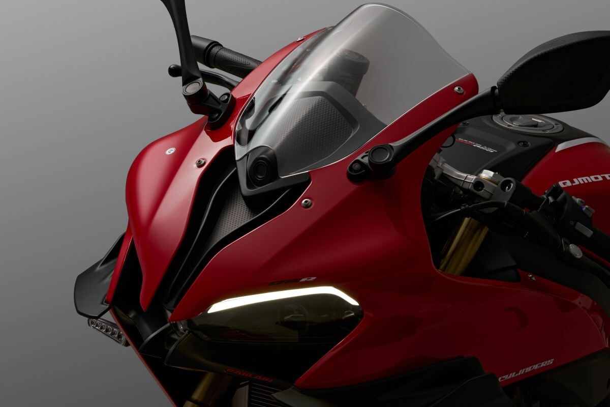 SRK800RR: QJ Motor entra nel mercato delle sportive